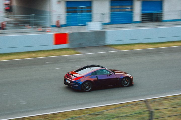 Purple-and-red Nissan 350Z on the circuit