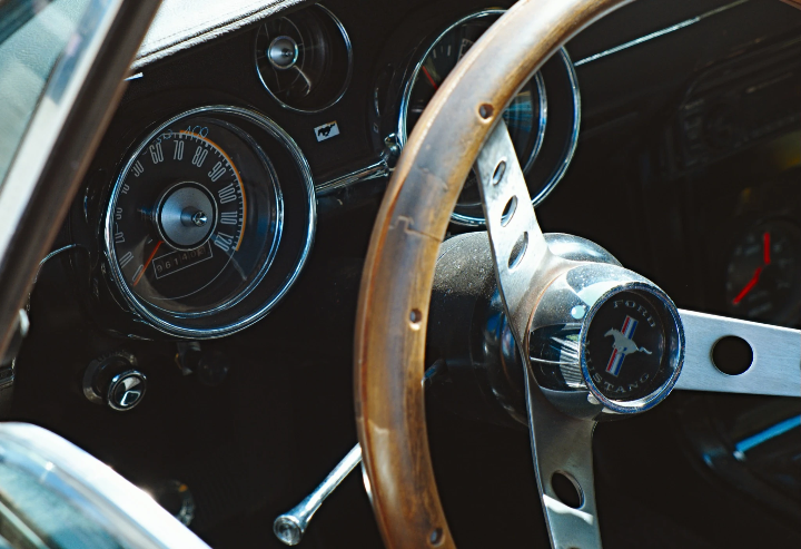 Ford Mustang dashboard and wood-rim steering wheel